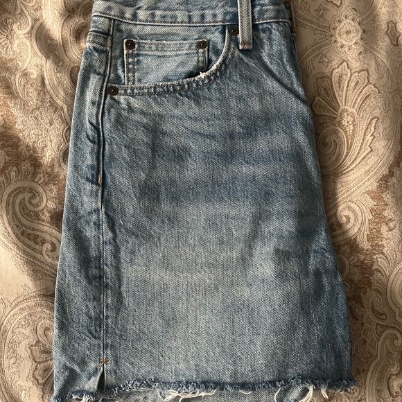 SOLD Denim Forum (Aritzia) jean shorts - Picture 4 of 5